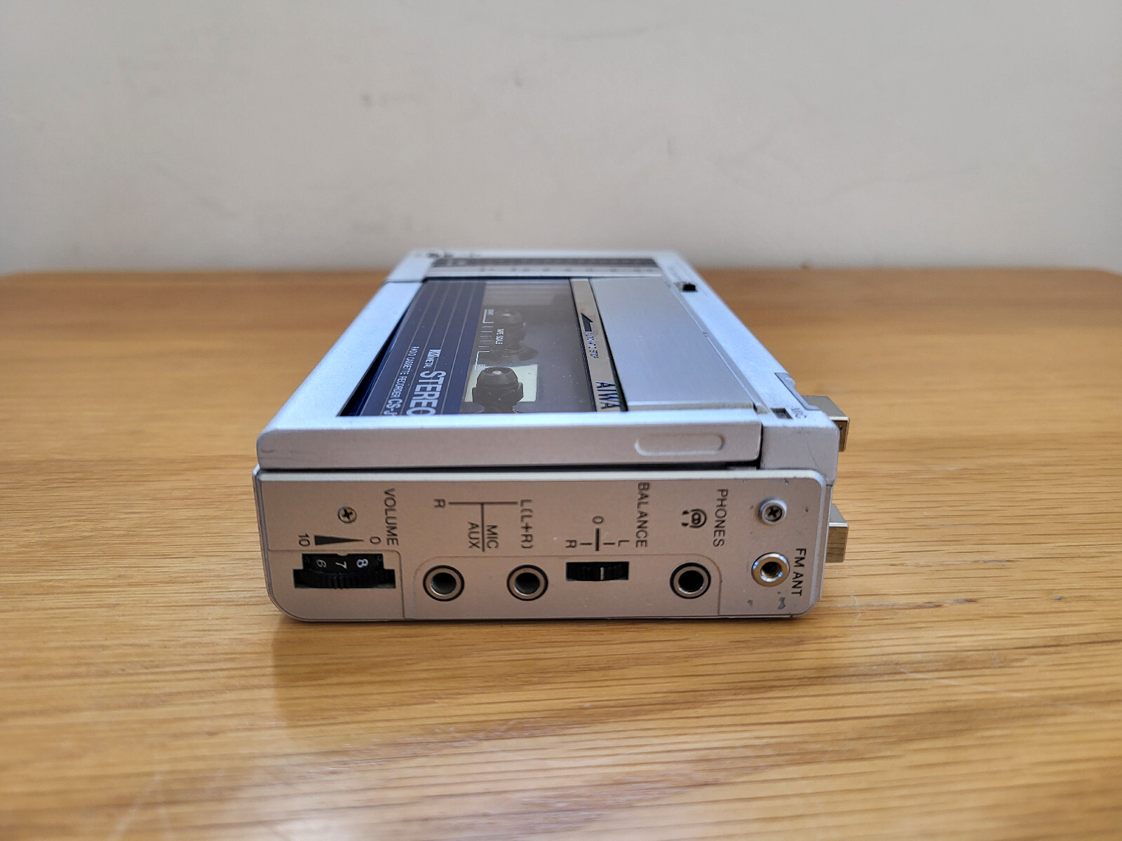 アイワ　カセットテープレコーダ CS-J1 レトロ AIWA CS-J1 Stereo Cassette Tape Recorder & FM Radio + Case