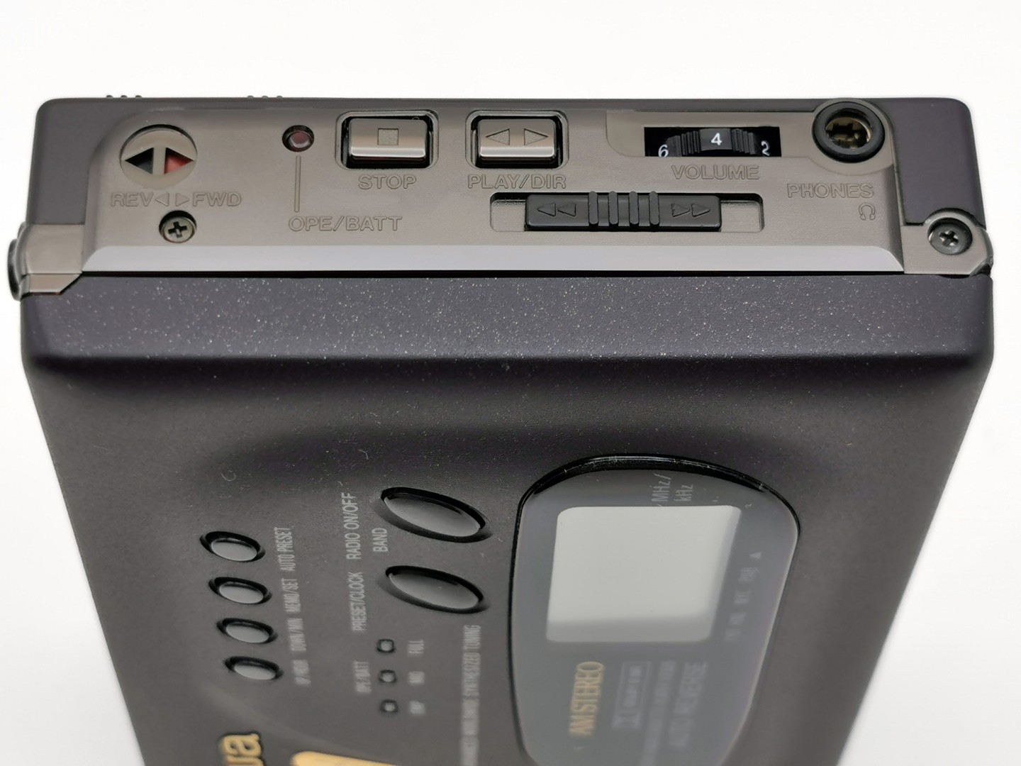 Aiwa-HS-RX626-Top-with-controls-front-angled-ig-boxedwalkman