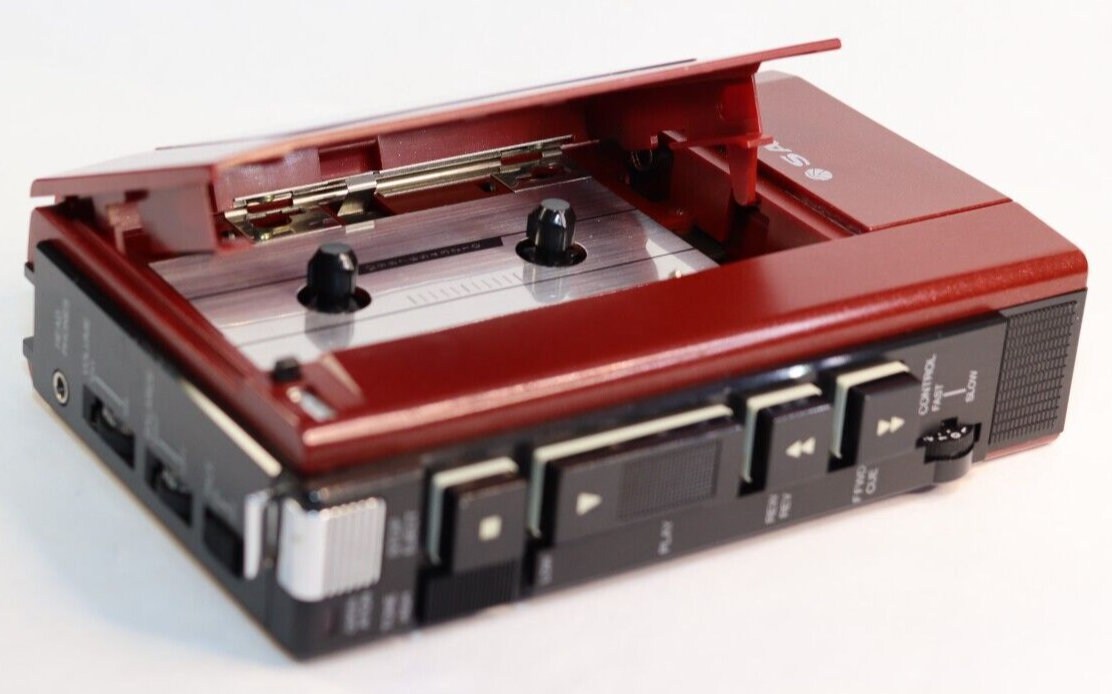 Walkman / cassete portátil Sanyo M4440, de 1981 Espinho
