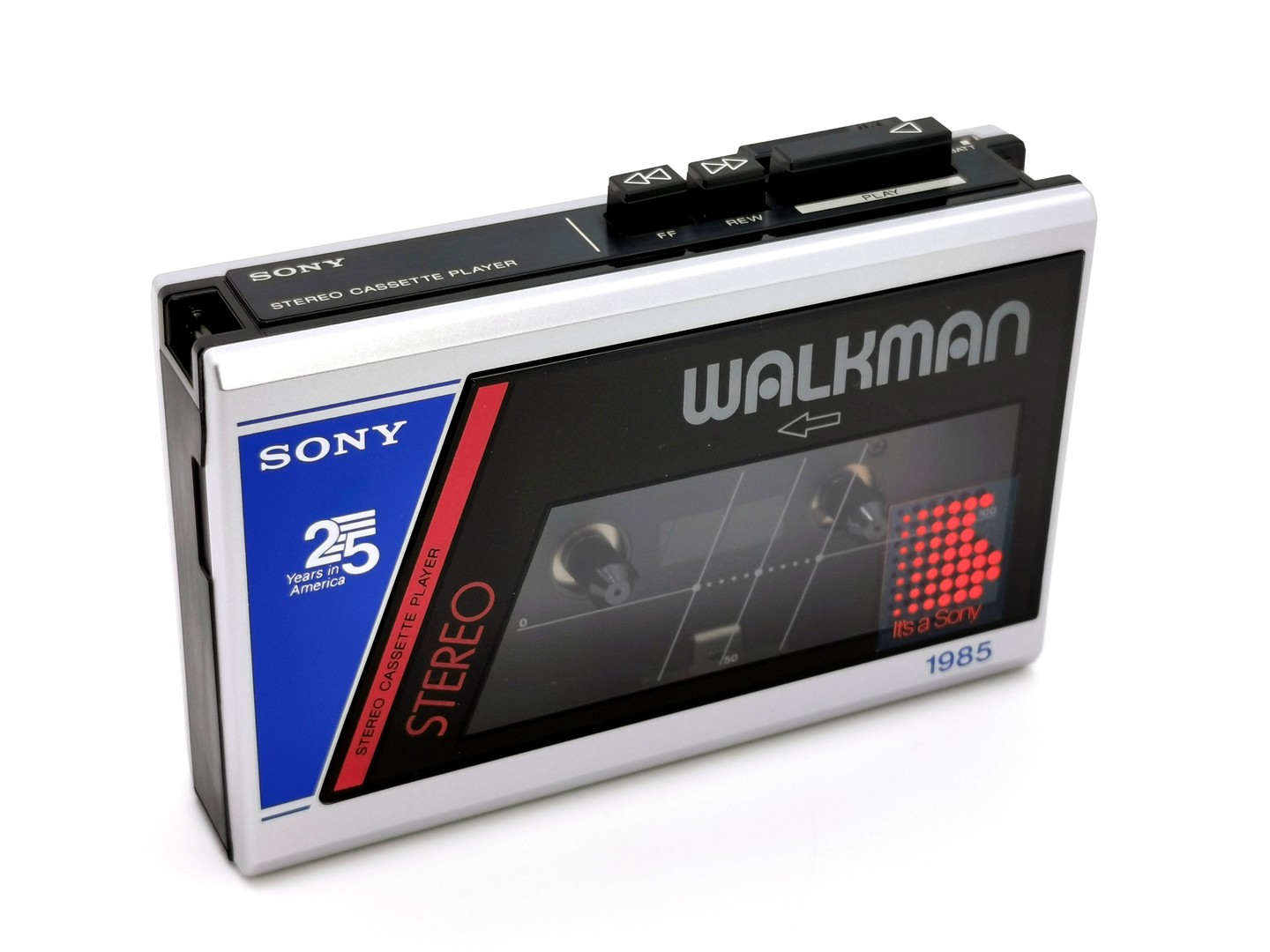 Sony_WM-11_-_Front_top_side_angled_ig-boxedwalkman