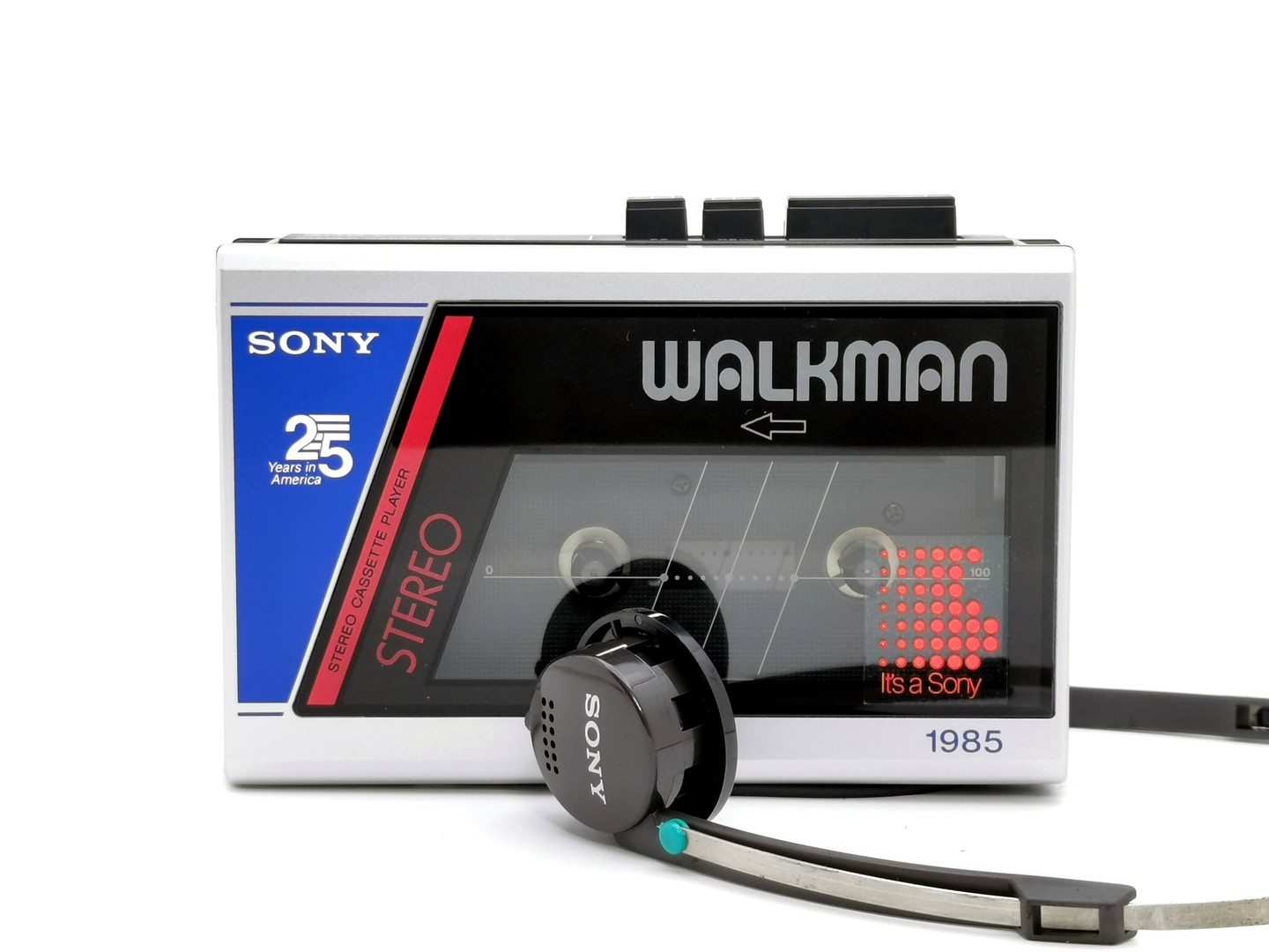 Sony_WM-11_-_Front_with_headphones_ig-boxedwalkman