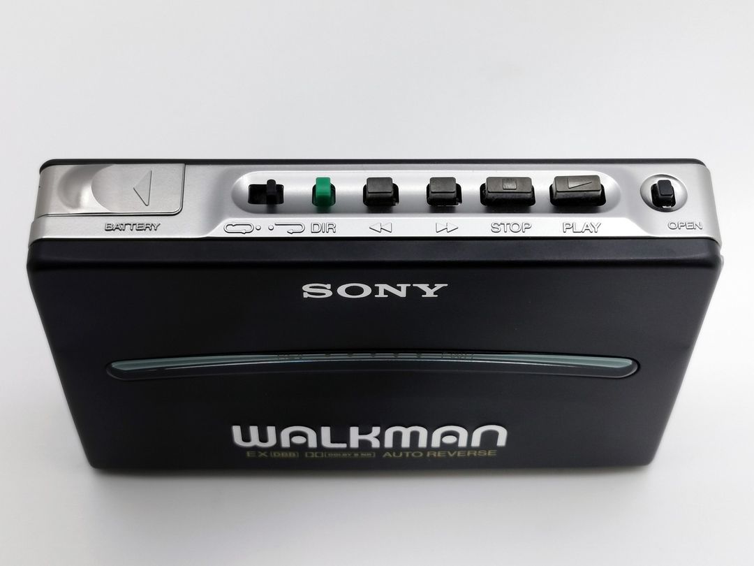 Sony-WM-190-Top-angled-ig-boxedwalkman