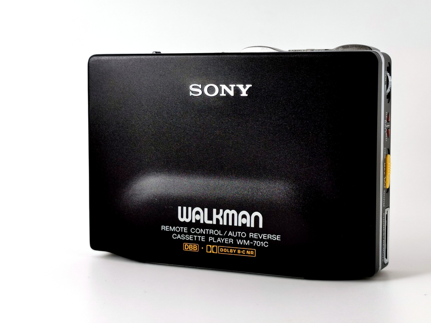 Sony_WM-701C_-_Angled_low_ig-boxedwalkman