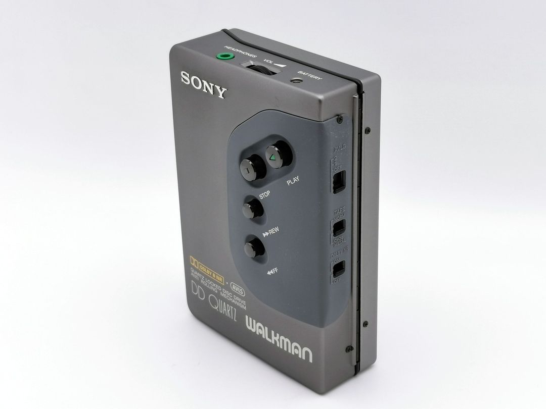 Sony-WM-DD22-Angled-front-top-ig-boxedwalkman