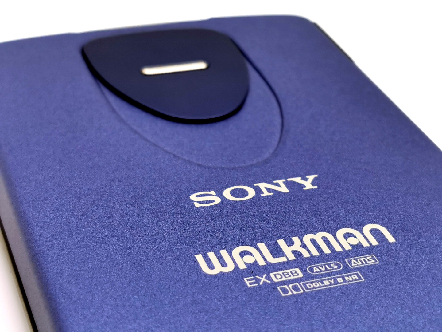 Sony-WM-EX1-Zoom-logo-and-controls-covered-ig-boxedwalkman