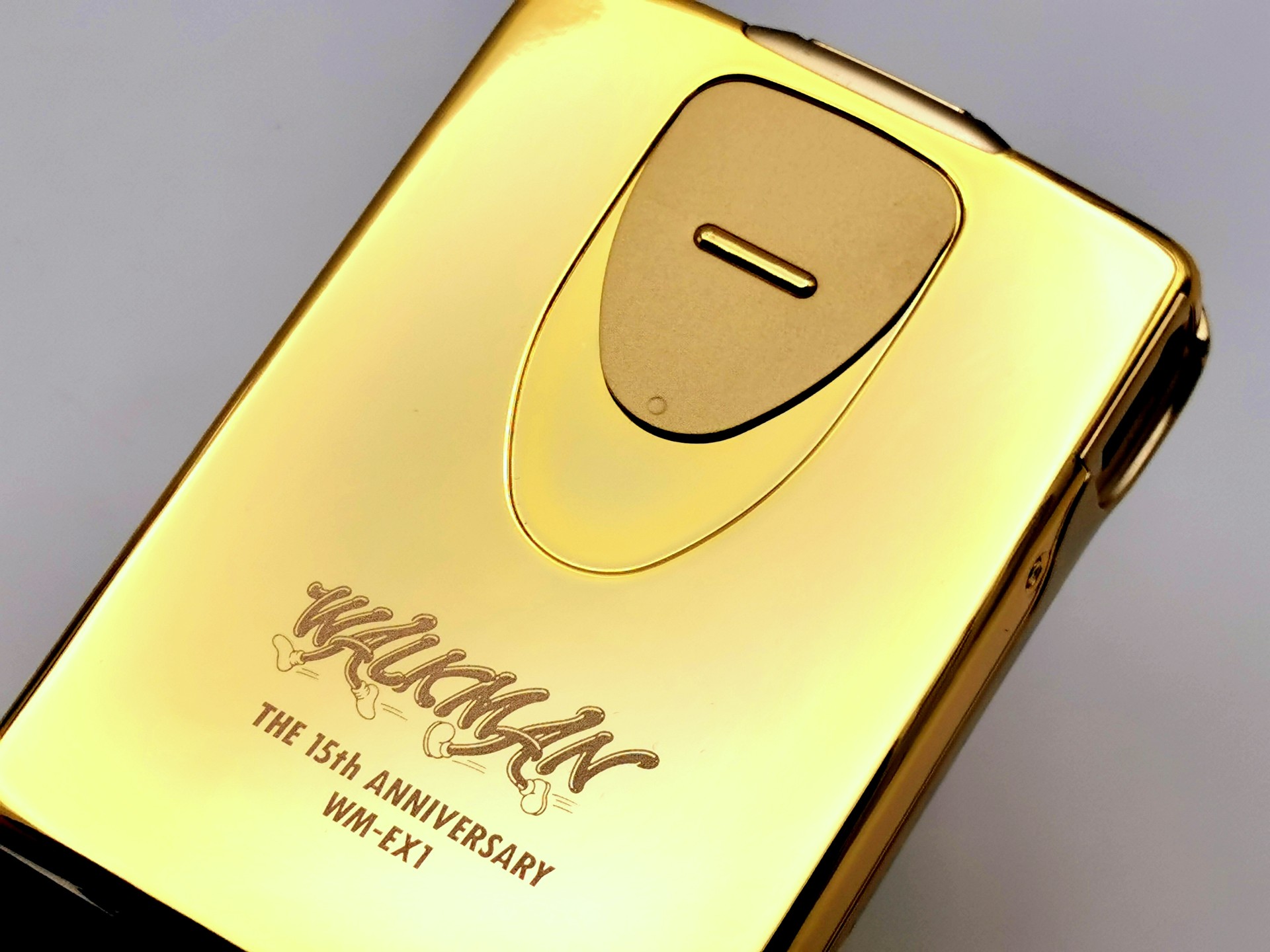 Sony_WM-EX1HG_-_Gold_angled_with_commemorative_text_g-boxedwalkman