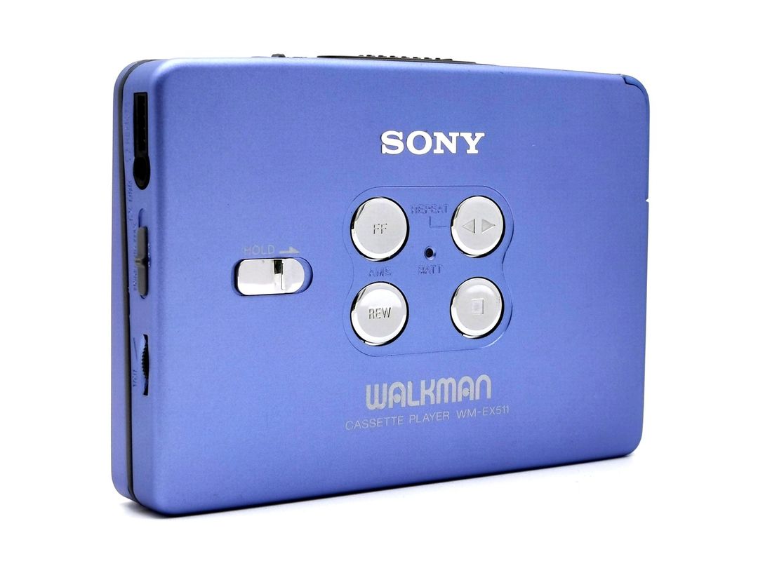 Sony-WM-EX511-Blue-angled-ig-boxedwalkman