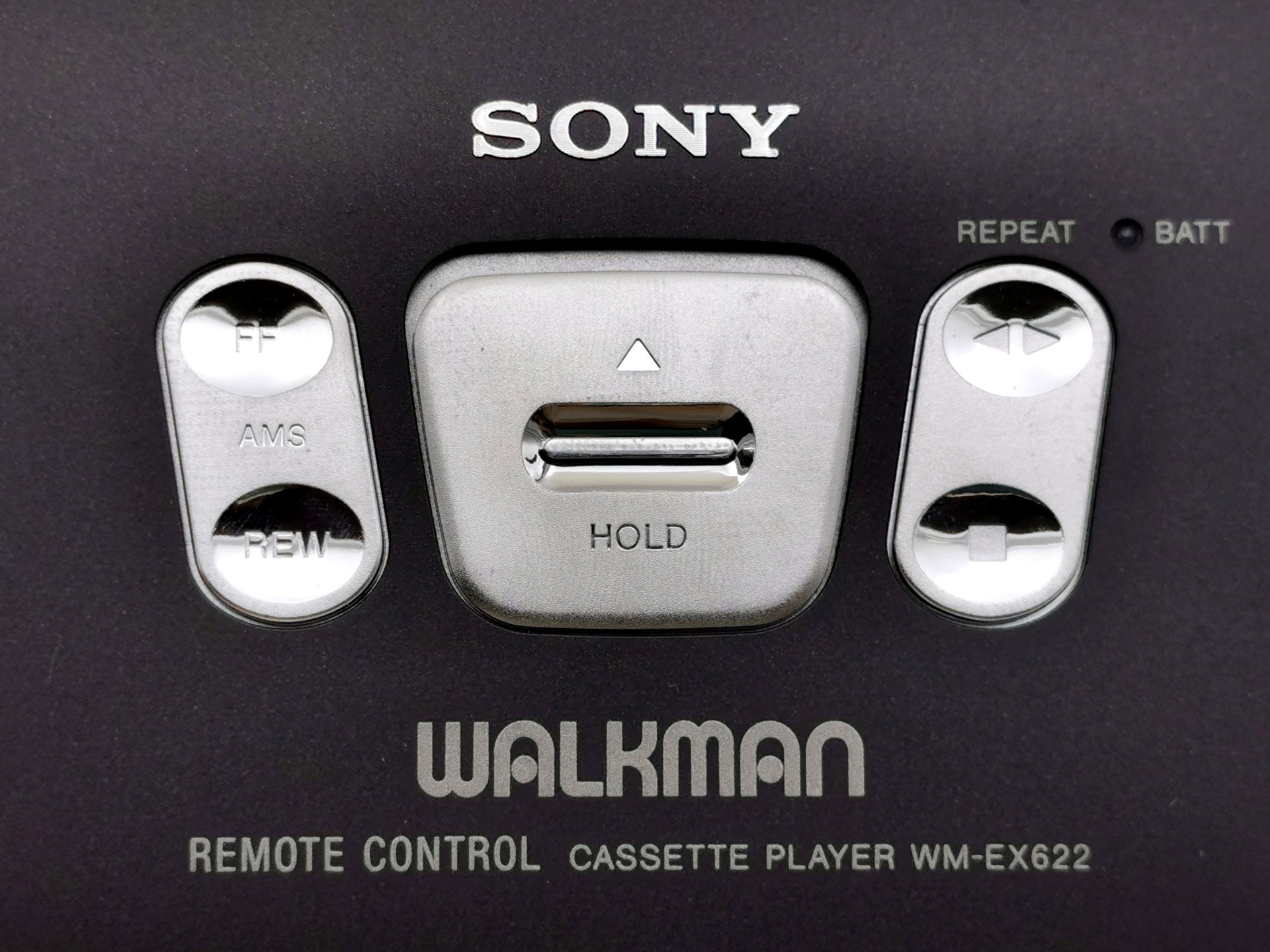 Sony_WM-EX622_-_Rear_focus_buttons_ig-boxedwalkman