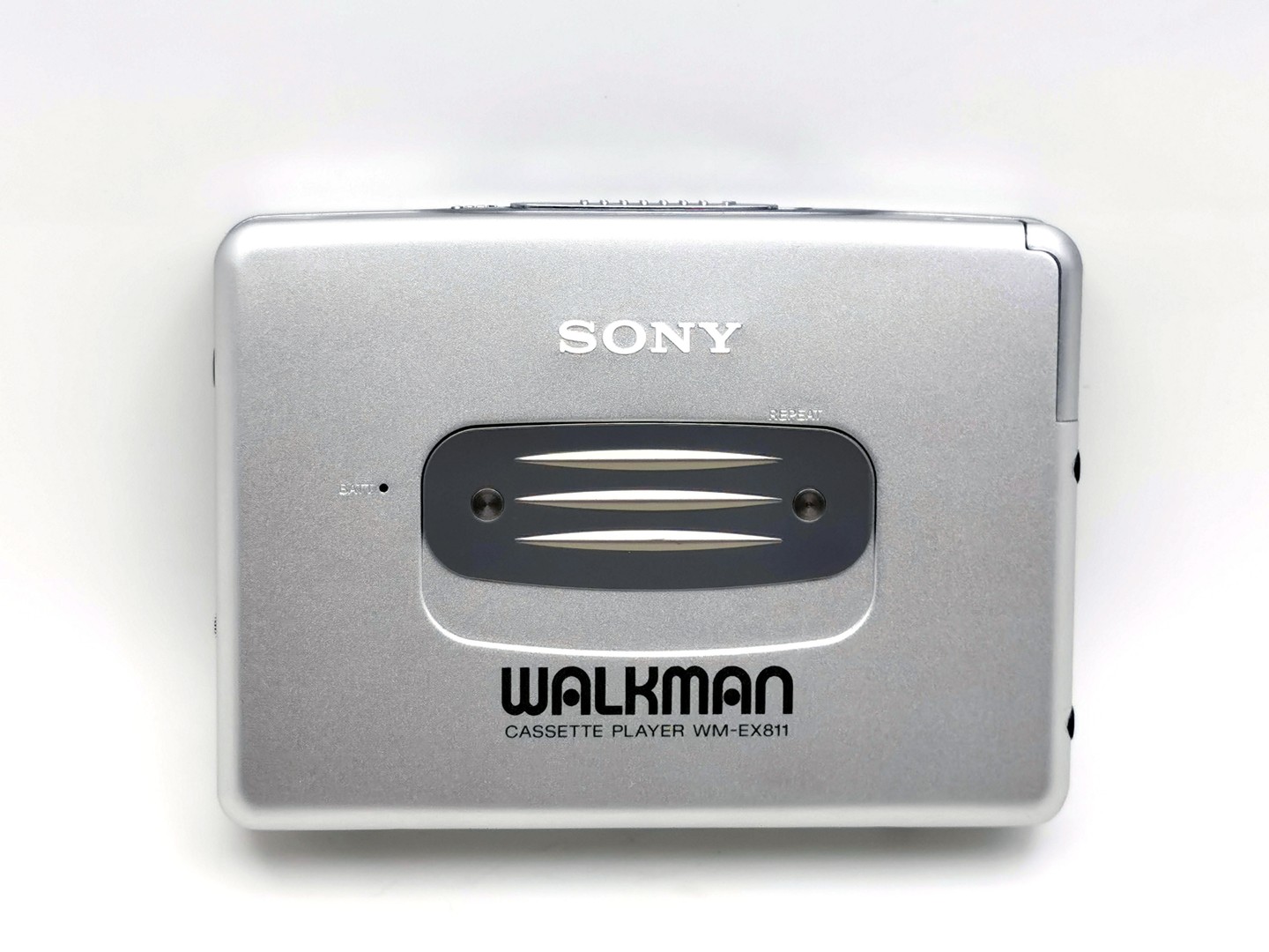 Sony_WM-EX811_-_Rear_buttons_hidden_slider_up_ig-boxedwalkman
