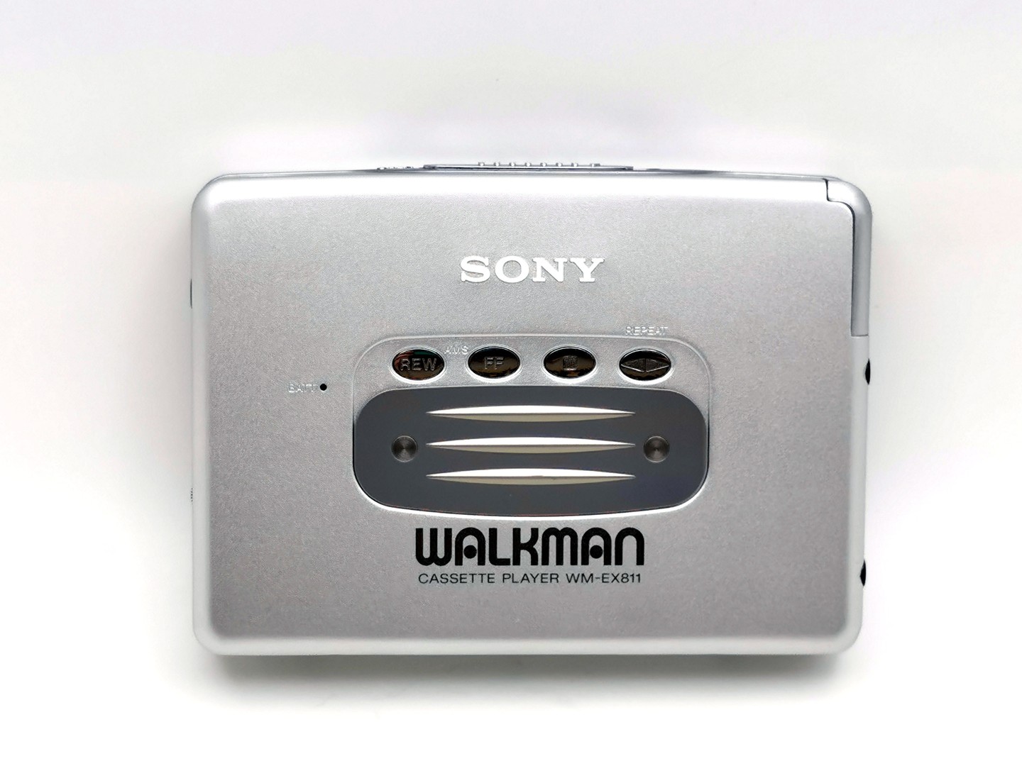 Sony_WM-EX811_-_Rear_buttons_visible_slider_down_ig-boxedwalkman