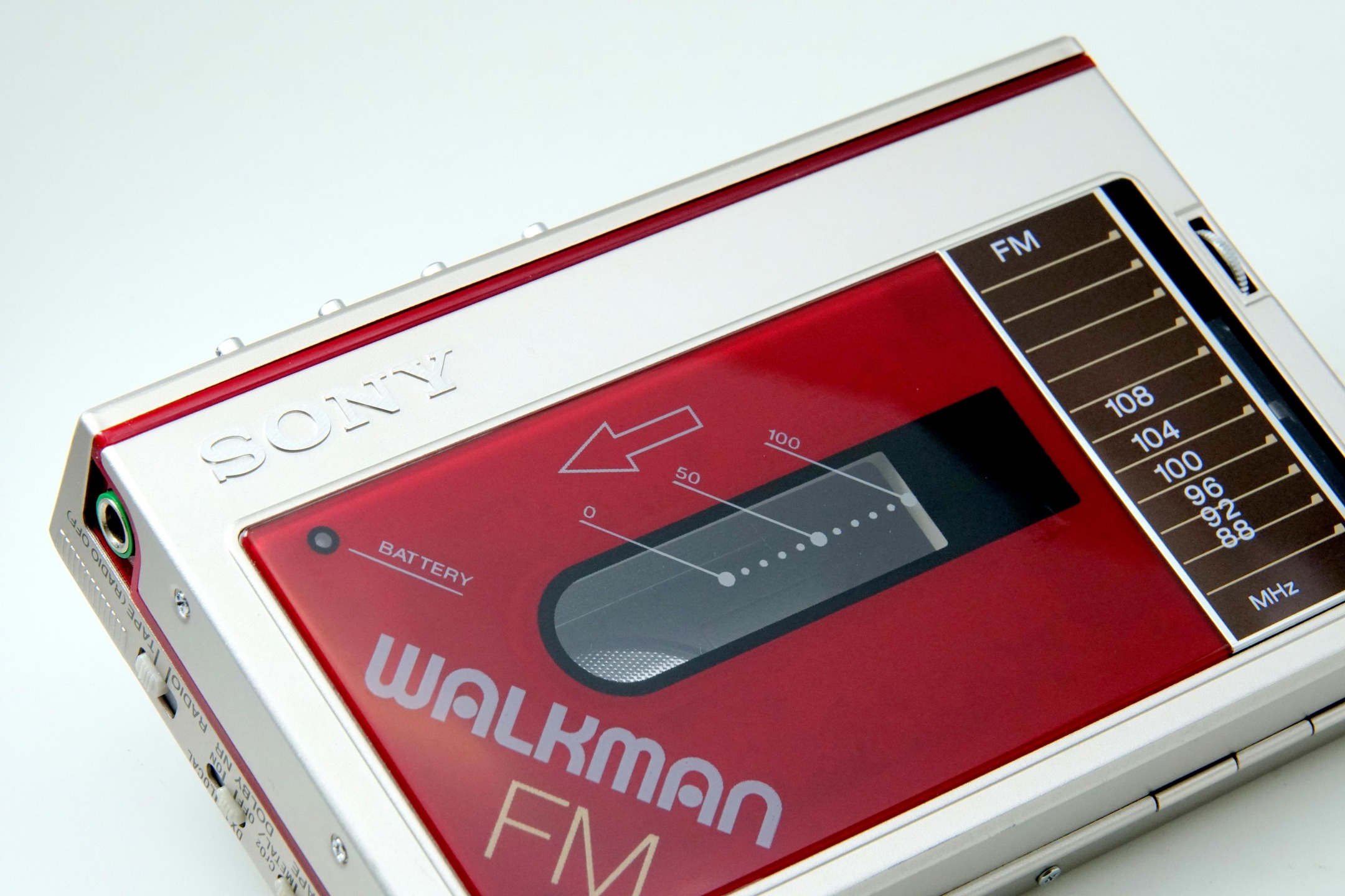 現状品 SONY ソニー WALKMAN ウォークマン WM-F102 レッド Sony WM-F102 ▷ Walkman.land