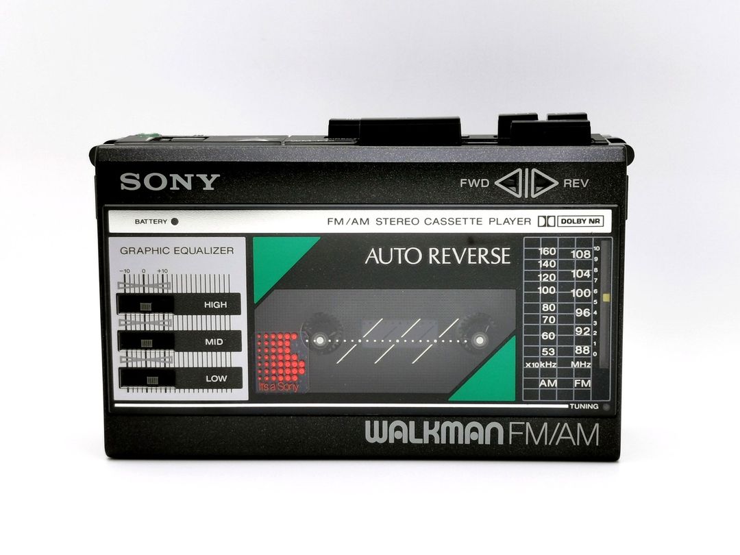 Sony WM-F18 Walkman store Cassette Player AM/FM Radio Working