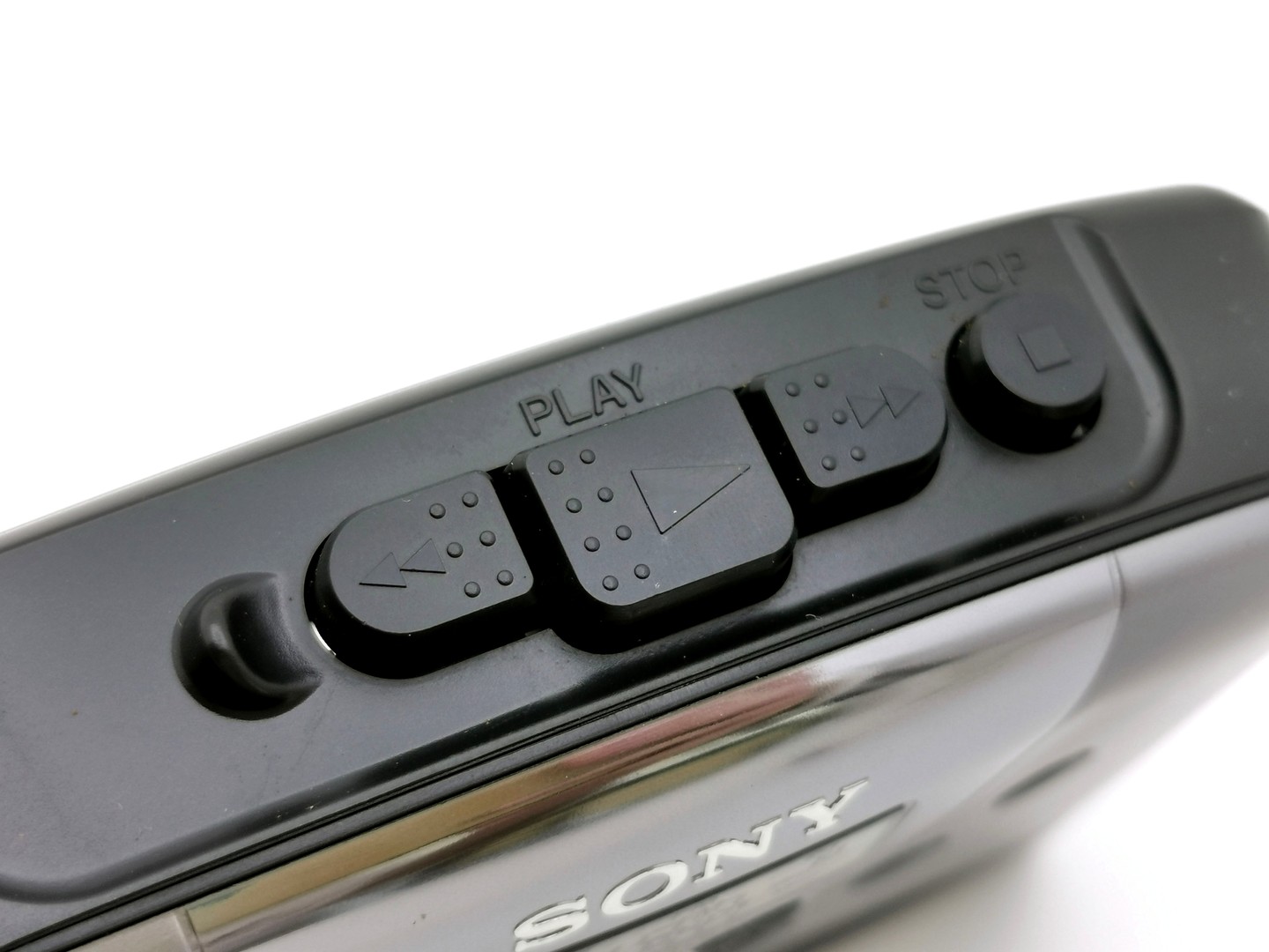 Sony_WM-FX251_-_Top_with_mechanical_buttons_ig-boxedwalkman